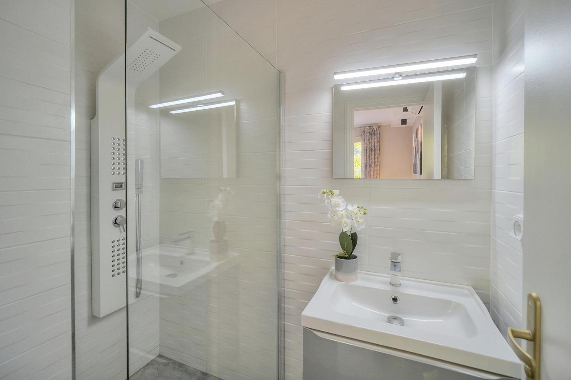 Serenity By The Sea 180 Degrees Sea View And Pool Appartement